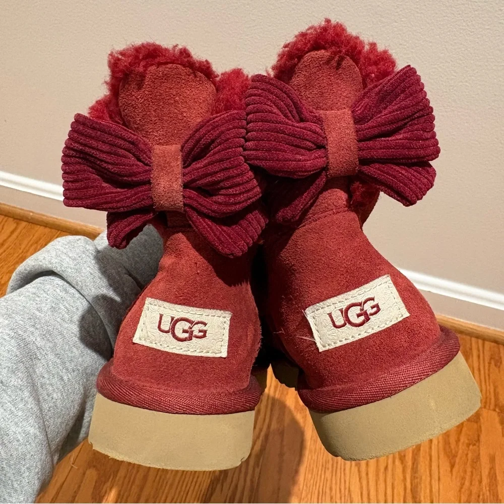 UGG Women’s Mini Bailey Corduroy Bow‎ Suede Boots Red Sz 7